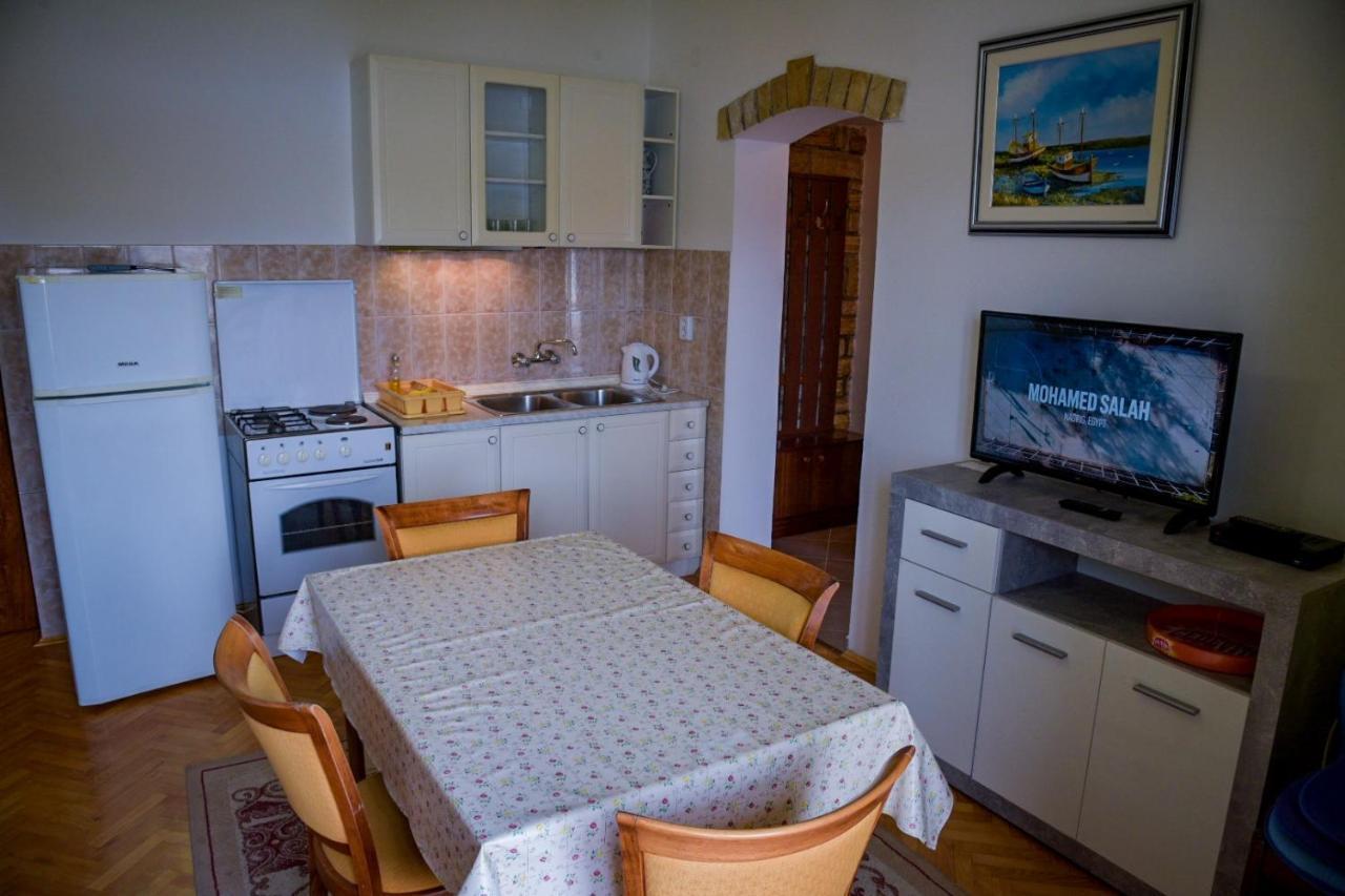 Apartments By The Sea Pag - 532 Pag Town Exterior foto
