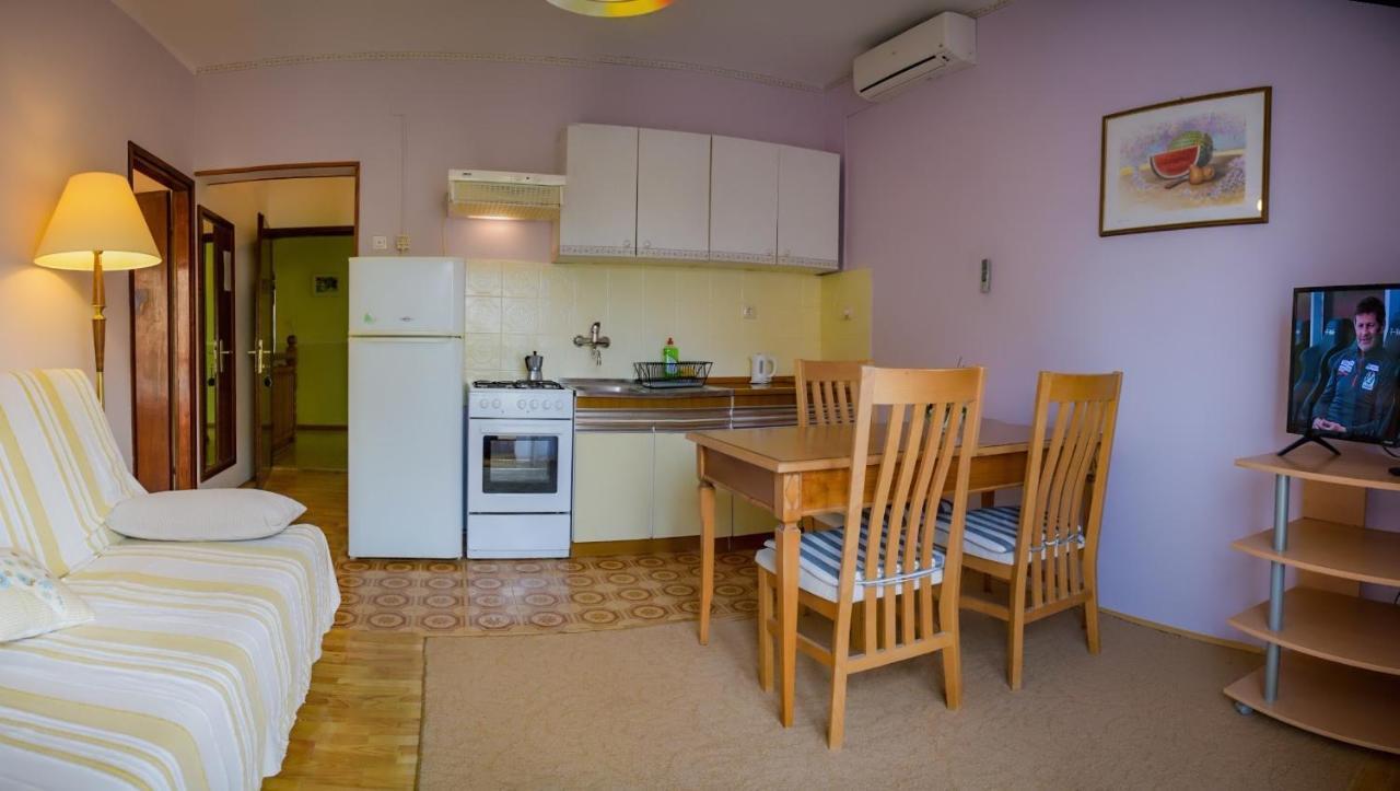 Apartments By The Sea Pag - 532 Pag Town Exterior foto